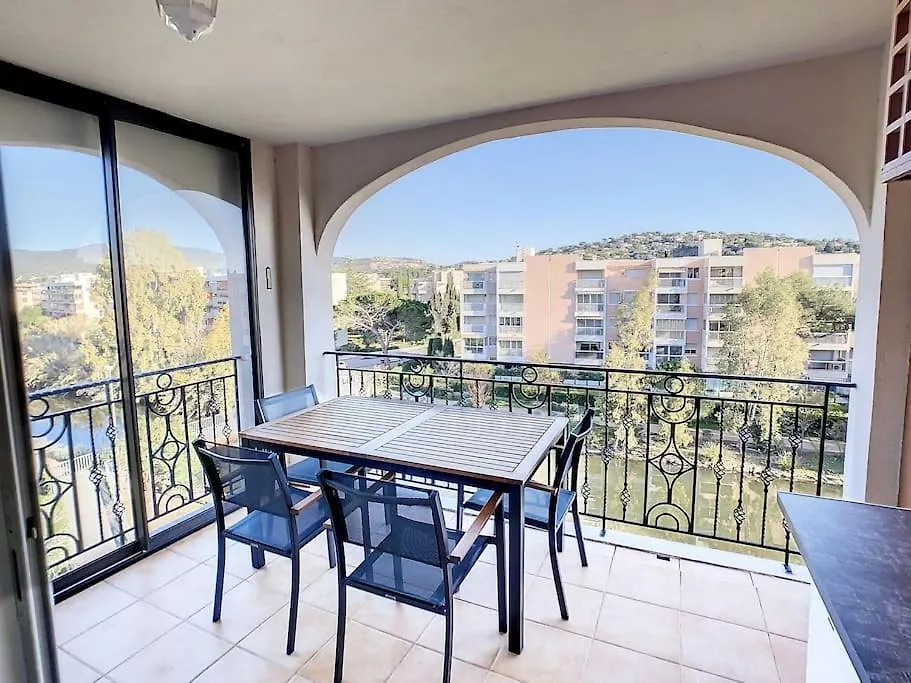Port Marine - T3 Calme, Avec Terrasse, Piscine, Pres De La Plage Sainte-Maxime Apartment